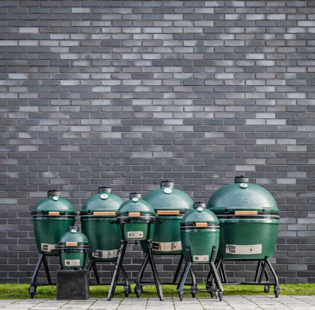 Photo d'ambiance officielle de la marque Big Green Egg Bracconi