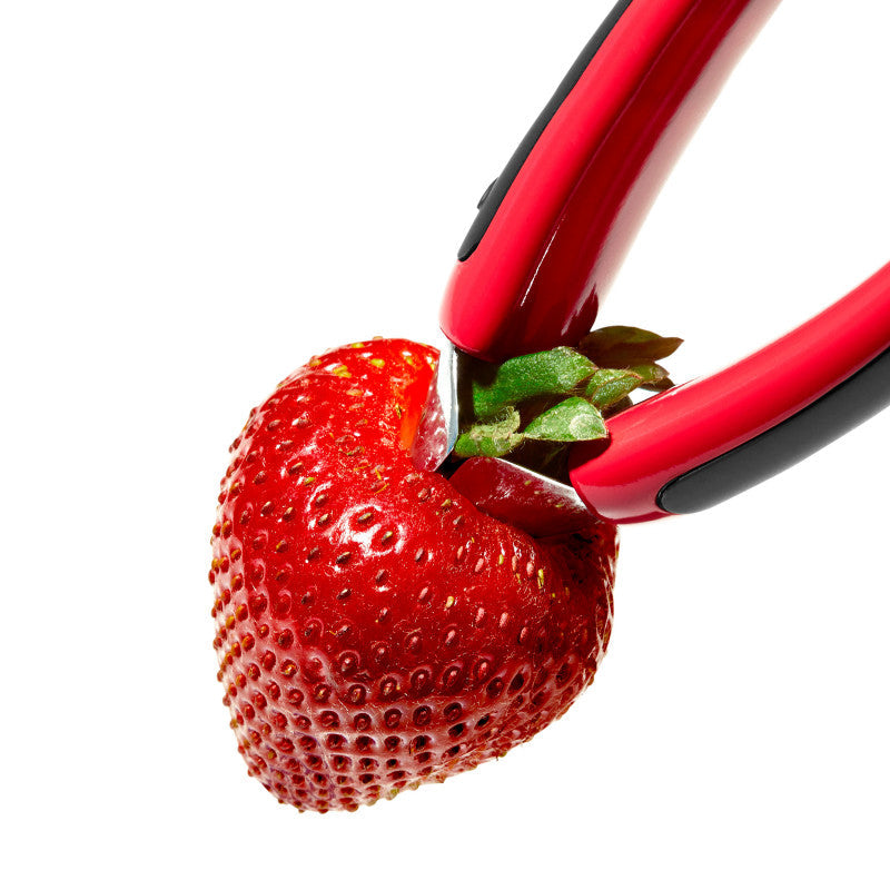 Équeuteur de fraises ergonomique | OXO - vue 2