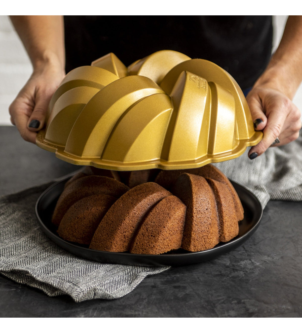 Moule 6 mini Bundt torsadé gold | Nordic Ware